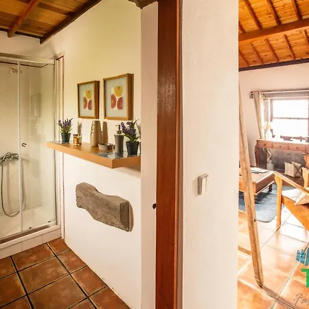 Split Rock House * Feteira (Terceira)